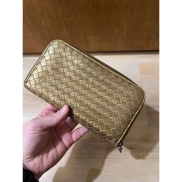 Bottega Veneta Gold Intrecciato Leather Zip Around Wallet Metallic Shiny - Picture 2 of 15